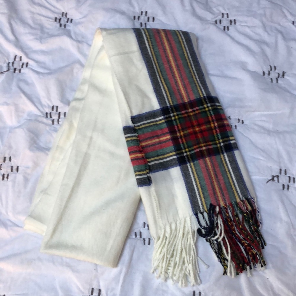 Cashmere blend scarf.